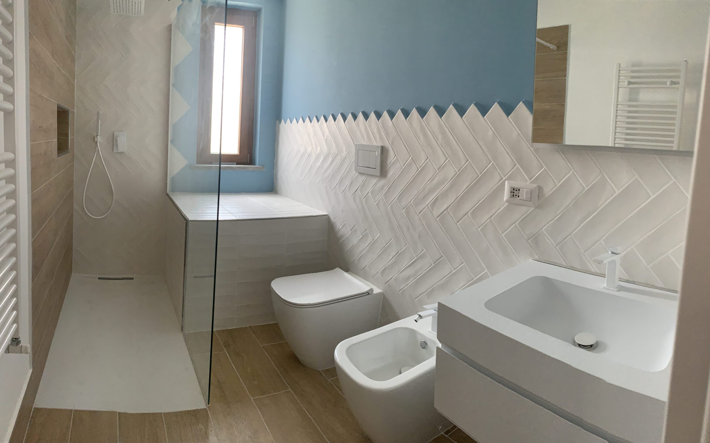 Progettare un bagno piccolo: misure, soluzioni ed errori